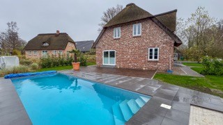 Traumhaftes Reetdachhaus mit Pool und Komfort pur in Drage, Nordfriesland